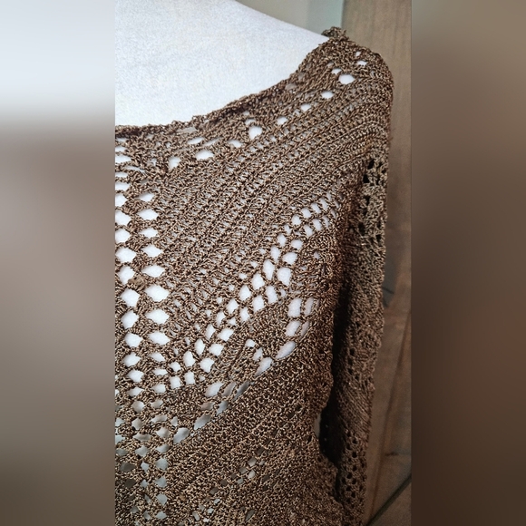 BCBGMaxAzria Crochet Metallic Thread Open Knit Top. Brown/gold. Size Large - Picture 5 of 12